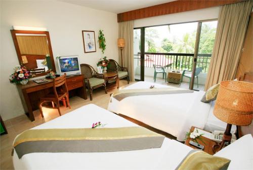 4 фото отеля Patong Lodge Hotel 3* 
