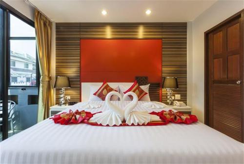6 фото отеля Patong Max Value Hotel 3* 
