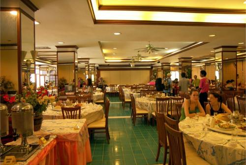 8 фото отеля Phi Phi Hotel 3* 