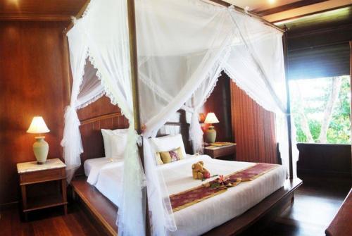17 фото отеля Phi Phi Natural Resort 3* 