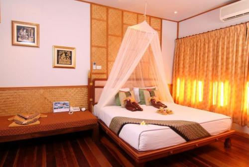 19 фото отеля Phi Phi Natural Resort 3* 