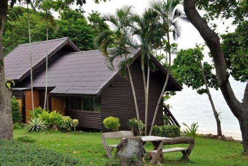 4 фото отеля Phi Phi Natural Resort 3* 