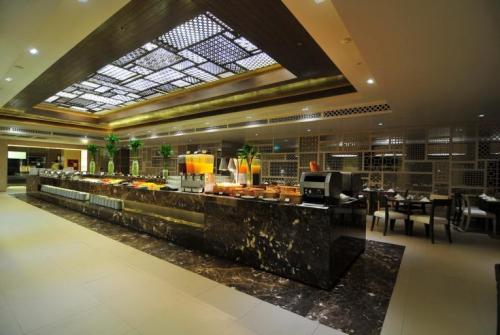 29 фото отеля Phuket Graceland Resort & Spa 5* 