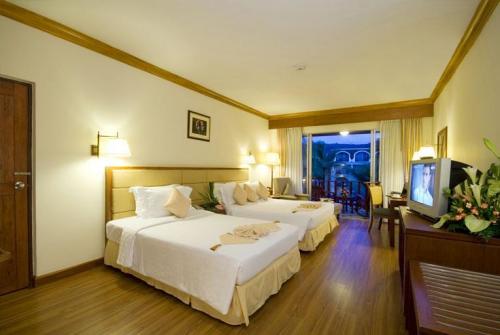 34 фото отеля Phuket Graceland Resort & Spa 5* 