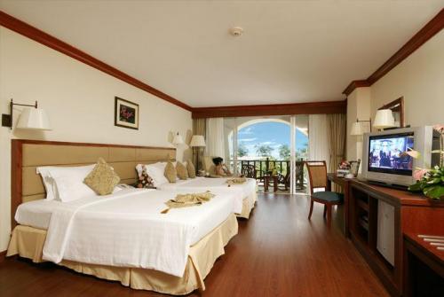 37 фото отеля Phuket Graceland Resort & Spa 5* 