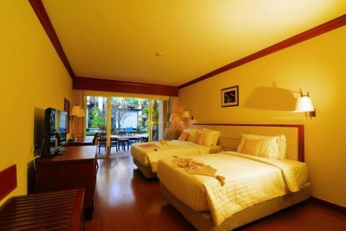 44 фото отеля Phuket Graceland Resort & Spa 5* 