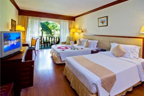 54 фото отеля Phuket Graceland Resort & Spa 5* 