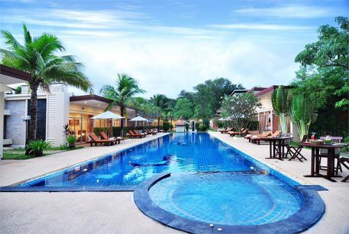 10 фото отеля Phuket Sea Resort 3* 