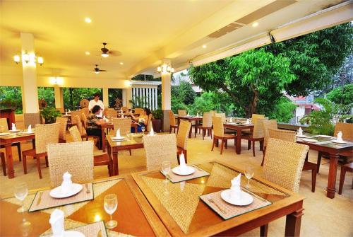 31 фото отеля Phuket Sea Resort 3* 
