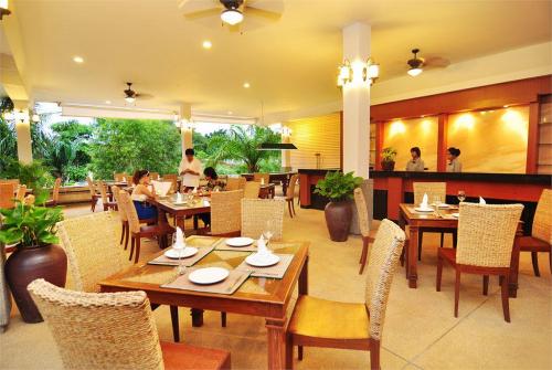 32 фото отеля Phuket Sea Resort 3* 