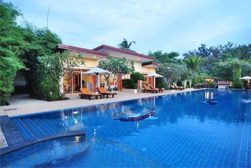 6 фото отеля Phuket Sea Resort 3* 