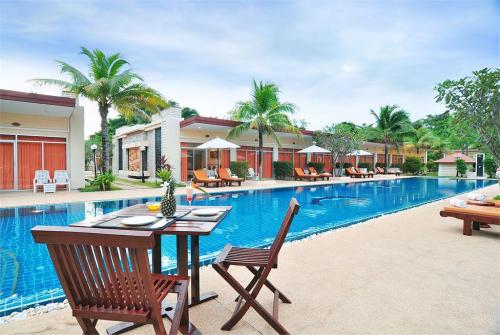 7 фото отеля Phuket Sea Resort 3* 