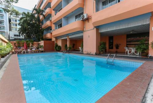 7 фото отеля Queen Pattaya Hotel 3* 