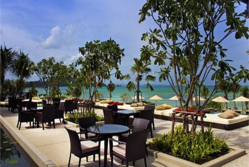 2 фото отеля Radisson Blu Plaza Resort Phuket Panwa Beach 5* 