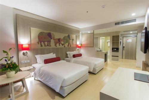 5 фото отеля Ramada Phuket Deevana 4* 