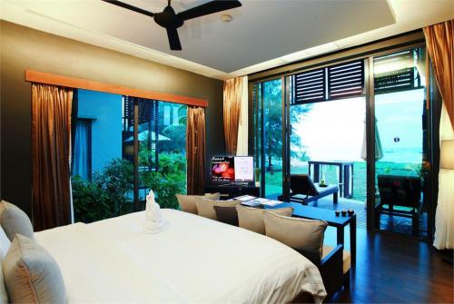 12 фото отеля Ramada Resort Khao Lak 4* 