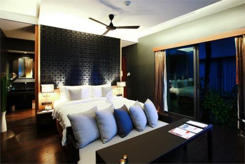 14 фото отеля Ramada Resort Khao Lak 4* 