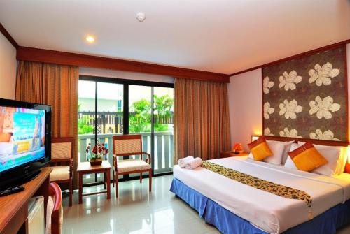16 фото отеля Rattana Beach Hotel 3* 