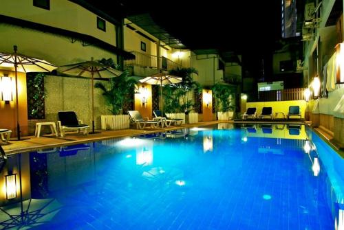 9 фото отеля Rattana Beach Hotel 3* 