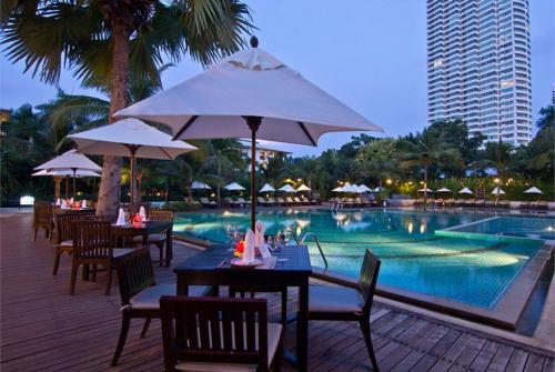 10 фото отеля Ravindra Beach Resort & Spa 5* 