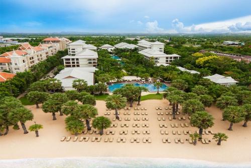 2 фото отеля Ravindra Beach Resort & Spa 5* 