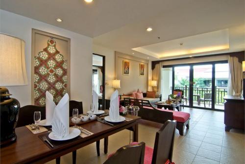 22 фото отеля Ravindra Beach Resort & Spa 5* 