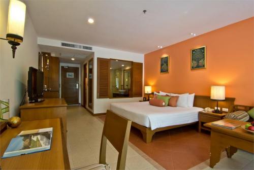 31 фото отеля Ravindra Beach Resort & Spa 5* 
