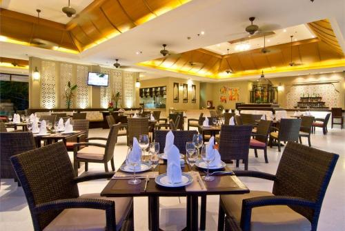 38 фото отеля Ravindra Beach Resort & Spa 5* 