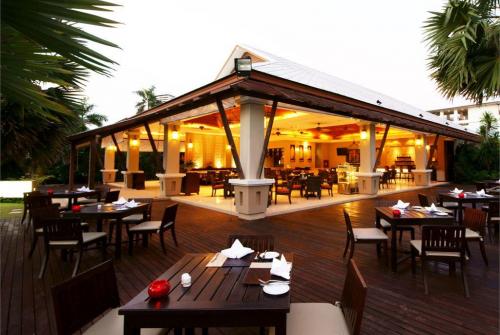 40 фото отеля Ravindra Beach Resort & Spa 5* 