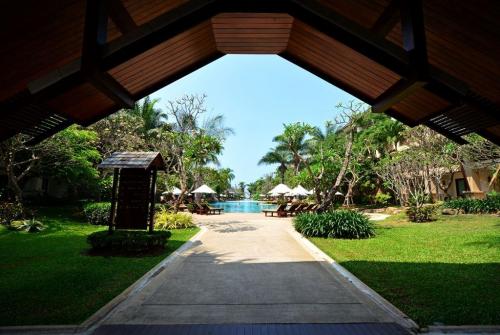 44 фото отеля Ravindra Beach Resort & Spa 5* 