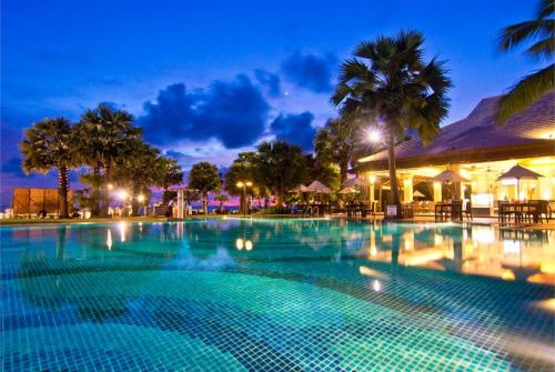 8 фото отеля Ravindra Beach Resort & Spa 5* 