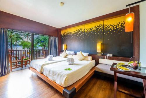 5 фото отеля Seaview Patong Hotel 4* 