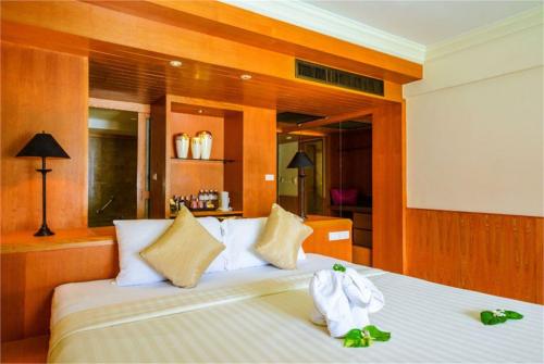 9 фото отеля Seaview Patong Hotel 4* 