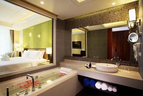 22 фото отеля Sentido Graceland Khao Lak Resort & Spa 5* 
