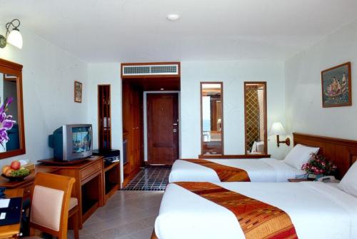 7 фото отеля Sunset Beach Resort 3* 