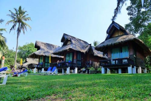5 фото отеля Sunset Village Resort Pattaya 4* 