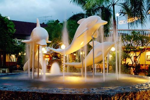 2 фото отеля Thara Patong Beach Resort & Spa 4* 