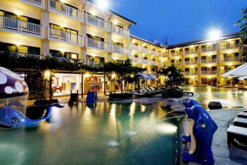 4 фото отеля Thara Patong Beach Resort & Spa 4* 