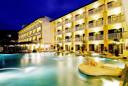 5 фото отеля Thara Patong Beach Resort & Spa 4* 