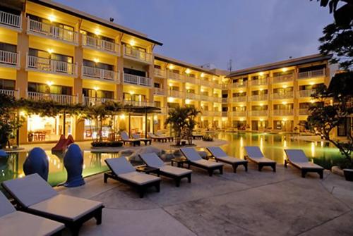 8 фото отеля Thara Patong Beach Resort & Spa 4* 