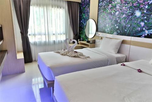 7 фото отеля The Aim Patong Hotel 3* 