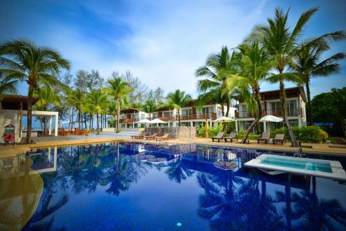 20 фото отеля The Briza Beach Resort 4* 