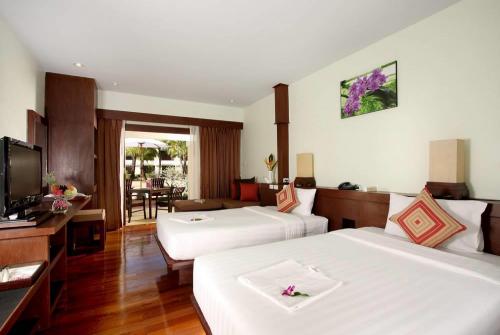 6 фото отеля The Briza Beach Resort 4* 