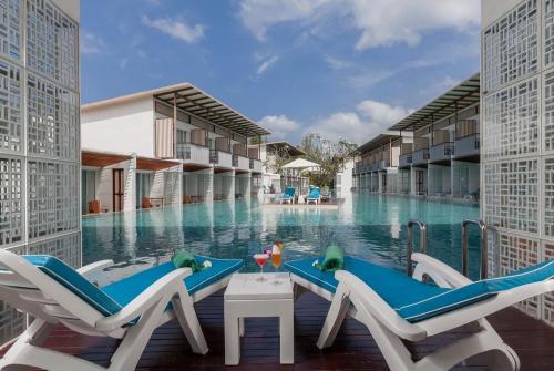 7 фото отеля The Briza Beach Resort 4* 