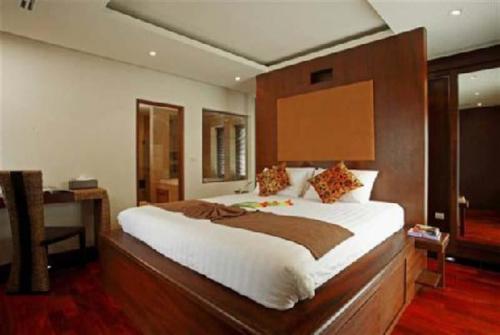 7 фото отеля The Karon Sovereign All Suites Resort 4* 