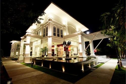 3 фото отеля The Old Phuket 4* 