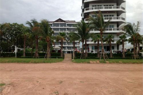 8 фото отеля The Sand Beach Resort 4* 