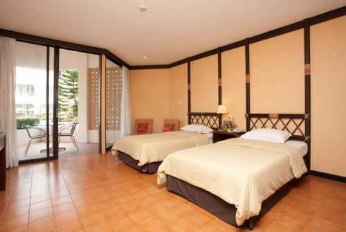 12 фото отеля Tropicana Hotel Pattaya 3* 