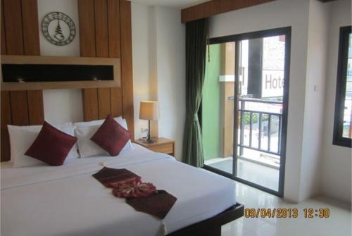 2 фото отеля We Hotel San Sabai 3* 
