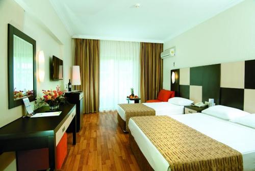 12 фото отеля Aydinbey Famous Resort 5* 